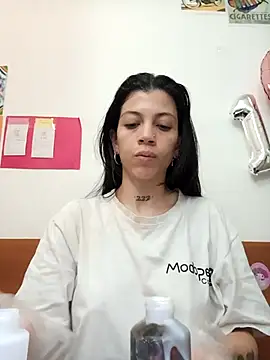 Snapshot of Paula_Alameda chatting on September 29, 2025, 9:53 pm Paula Alameda online show from September 29, 2025, 9:53 pm
