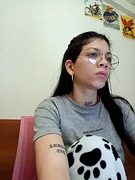 Snapshot of Paula_Alameda chatting on September 10, 2025, 4:33 am Paula Alameda online show from September 10, 2025, 4:33 am