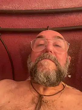 JoanGrx online show from October 10, 2025, 1:34 pm