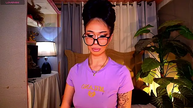 UrMassiveCockSabrinaOnTop online show from November 14, 2025, 5:38 pm