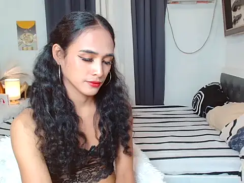 Snapshot of SheraCock chatting on October 2, 2025, 10:35 pm SheraCock online show from October 2, 2025, 10:35 pm