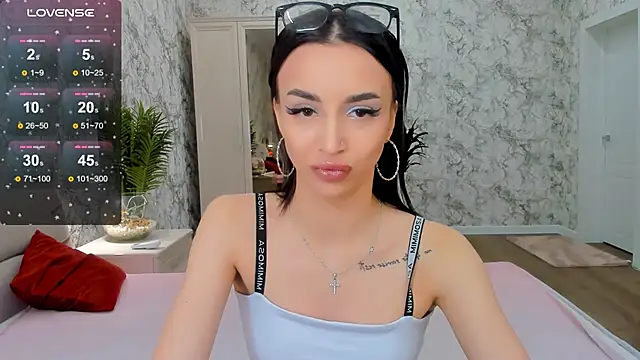 Snapshot of KatieBrown1 chatting on October 3, 2025, 9:44 am KatieBrown1 online show from October 3, 2025, 9:44 am