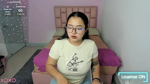 Snapshot of SofiDoll_cg chatting on September 30, 2025, 12:00 pm SofiDoll cg online show from September 30, 2025, 12:00 pm