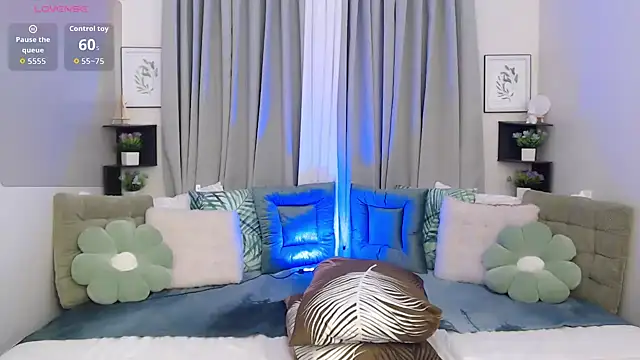 Snapshot of PrettyBlythes_TS chatting on October 22, 2025, 1:43 pm PrettyBlythes TS online show from October 22, 2025, 1:43 pm