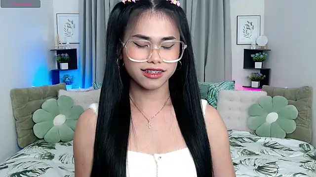 Snapshot of PrettyBlythes_TS chatting on October 14, 2025, 5:24 pm PrettyBlythes TS online show from October 14, 2025, 5:24 pm