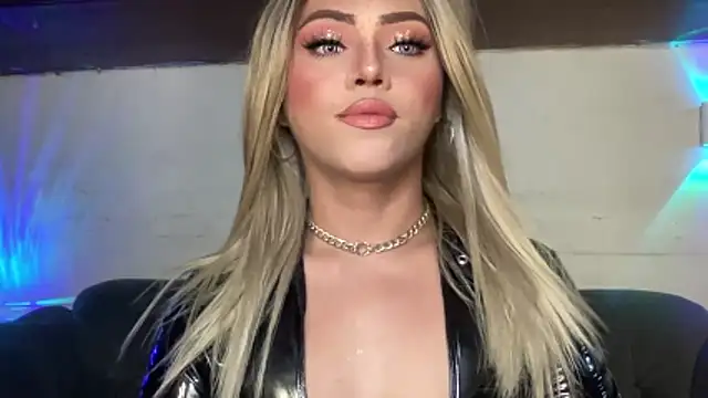 Snapshot of calimonroe chatting on October 23, 2025, 6:28 pm calimonroe online show from October 23, 2025, 6:28 pm