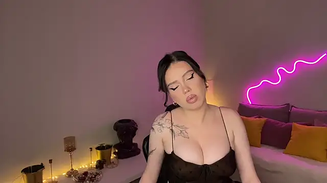 Snapshot of mistress_of_hearts chatting on May 25, 2026, 7:12 pm mistress of hearts online show from May 25, 2026, 7:12 pm