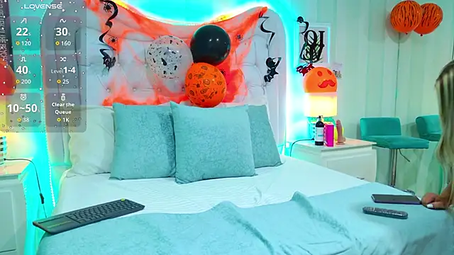 KiimBrooks online show from October 25, 2025, 11:31 am