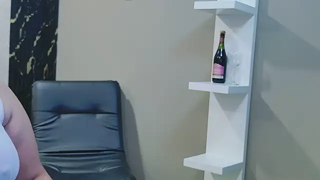 KiimBrooks online show from February 8, 2026, 10:57 am