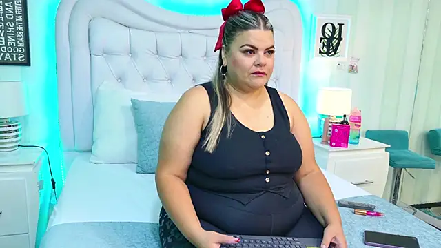 KiimBrooks online show from October 10, 2025, 11:11 am