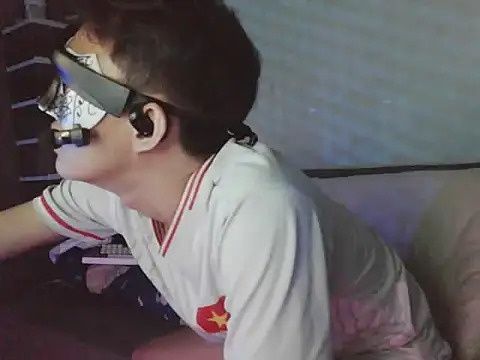 boyhigh1997 online show from November 8, 2025, 6:33 pm