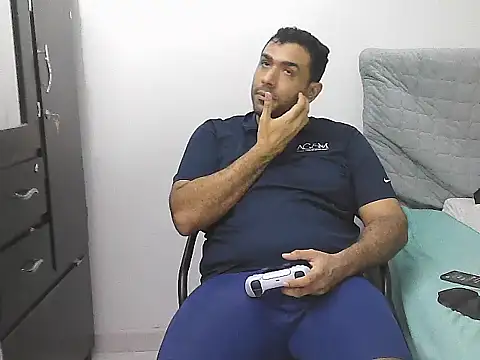 Snapshot of morenocabro10 chatting on April 10, 2026, 2:29 am morenocabro10 online show from April 10, 2026, 2:29 am