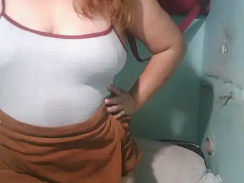 Snapshot of Sexymom350 chatting on July 9, 2026, 2:23 am Sexymom350 online show from July 9, 2026, 2:23 am