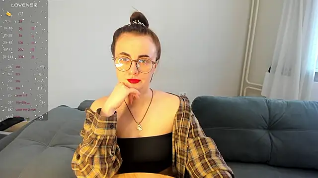 Snapshot of MewStella chatting on March 8, 2026, 5:33 am MewStella online show from March 8, 2026, 5:33 am