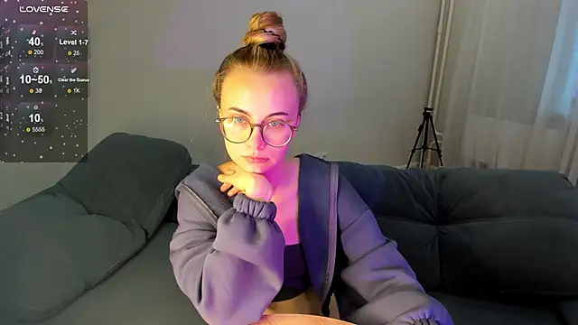 Snapshot of MewStella chatting on October 2, 2025, 9:45 am MewStella online show from October 2, 2025, 9:45 am