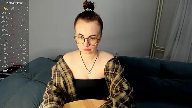 Snapshot of MewStella chatting on March 7, 2026, 3:28 pm MewStella online show from March 7, 2026, 3:28 pm