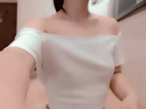 Snapshot of Tea_Mei chatting on October 21, 2025, 12:37 pm Tea Mei online show from October 21, 2025, 12:37 pm