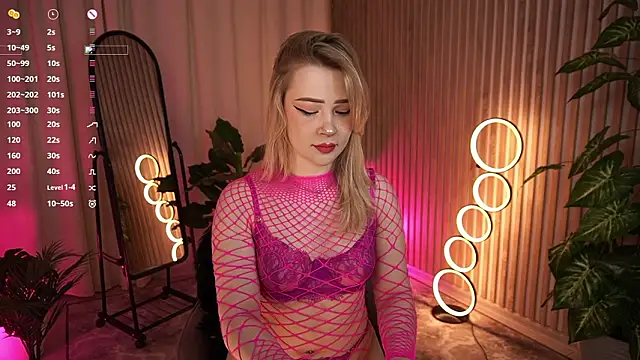 Snapshot of LauraWifeness chatting on March 19, 2026, 6:02 am LauraWifeness online show from March 19, 2026, 6:02 am