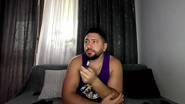 Gold Alpha Boy online show from October 9, 2025, 7:42 am