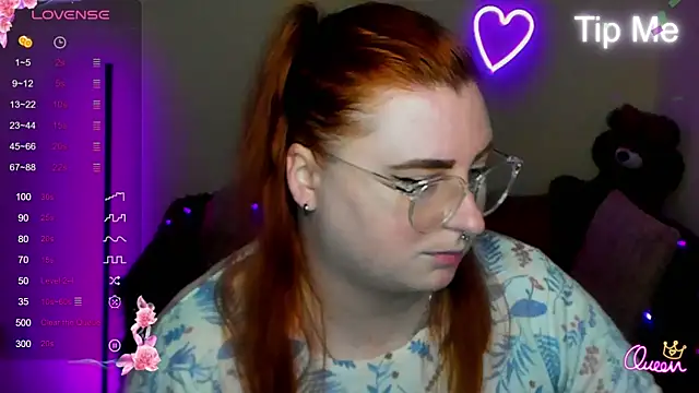 Snapshot of Alicia_love00 chatting on April 3, 2026, 5:25 am Alicia love00 online show from April 3, 2026, 5:25 am