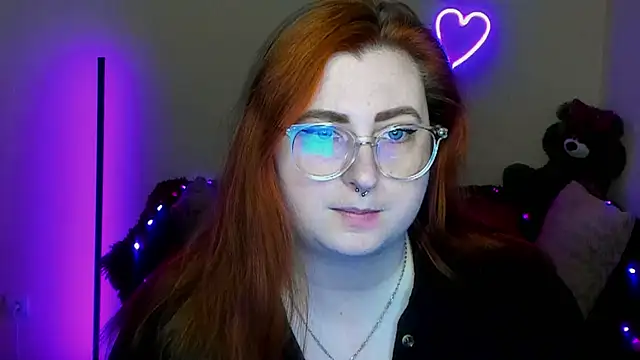 Snapshot of Alicia_love00 chatting on April 5, 2026, 5:25 am Alicia love00 online show from April 5, 2026, 5:25 am