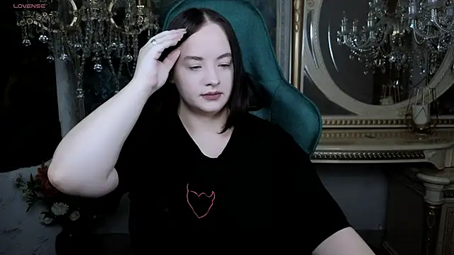 LaraBenson  online show from November 29, 2025, 10:48 am