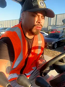 Snapshot of PuttieIn chatting on September 19, 2025, 12:53 pm PuttieIn online show from September 19, 2025, 12:53 pm