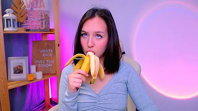 CindySparkl online show from November 11, 2025, 5:24 am