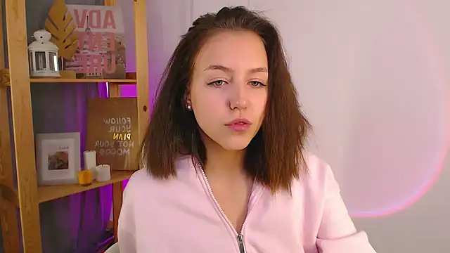 CindySparkl online show from November 18, 2025, 7:22 am