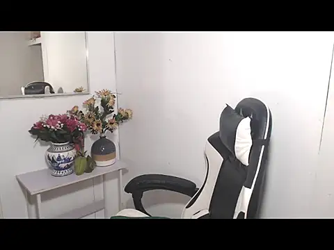 Snapshot of maxiegreyxoxo chatting on November 4, 2025, 2:59 am maxiegreyxoxo online show from November 4, 2025, 2:59 am