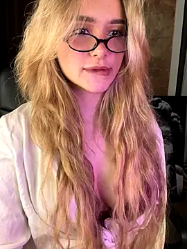 Chloe Ravens online show from October 11, 2025, 8:10 pm