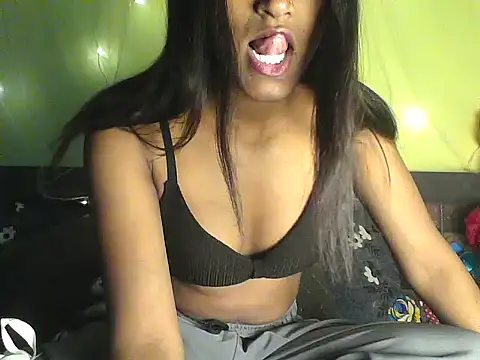 Snapshot of mickle_james chatting on November 23, 2025, 3:38 am mickle james online show from November 23, 2025, 3:38 am