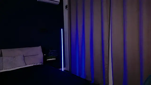 Snapshot of Meri_Cutte chatting on December 22, 2025, 1:44 pm Meri Cutte online show from December 22, 2025, 1:44 pm