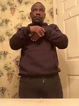 Snapshot of Moneyman5ive chatting on February 3, 2026, 12:10 pm Moneyman5ive online show from February 3, 2026, 12:10 pm