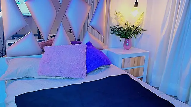 mia ailyn  online show from October 19, 2025, 5:10 am