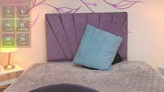 Lia Blake  online show from October 25, 2025, 12:04 pm