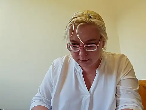 Snapshot of VikaKing chatting on September 15, 2025, 5:13 pm VikaKing online show from September 15, 2025, 5:13 pm