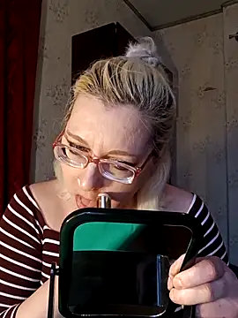 Snapshot of VikaKing chatting on February 12, 2026, 1:22 pm VikaKing online show from February 12, 2026, 1:22 pm