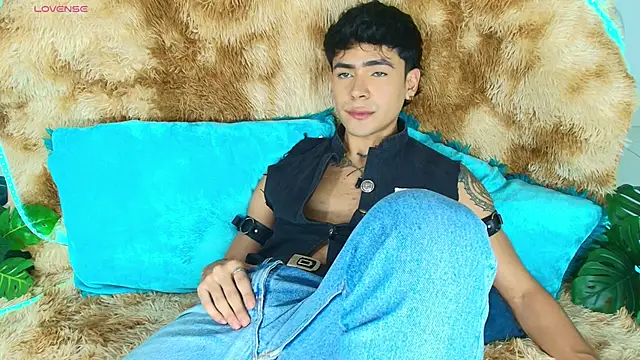 CamiiGuzmanX online show from May 14, 2026, 8:28 pm
