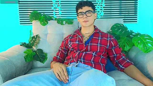 CamiiGuzmanX online show from May 29, 2026, 8:37 pm