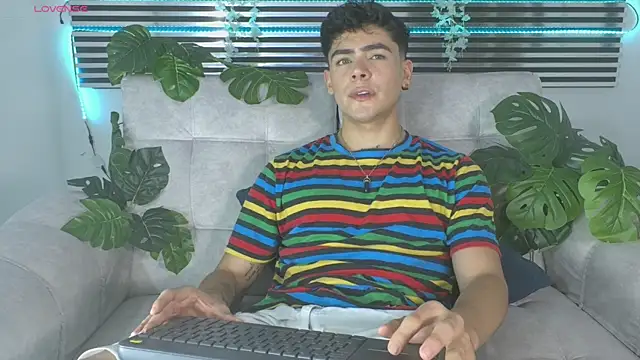 CamiiGuzmanX online show from May 23, 2026, 9:25 pm