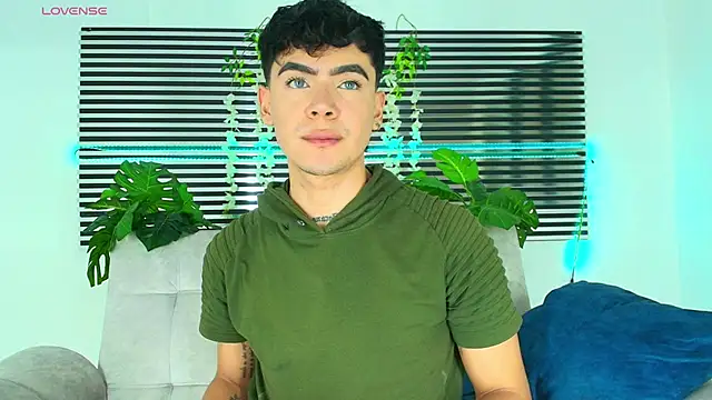 CamiiGuzmanX online show from January 14, 2026, 8:12 pm