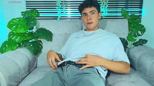 CamiiGuzmanX online show from April 8, 2026, 11:39 pm