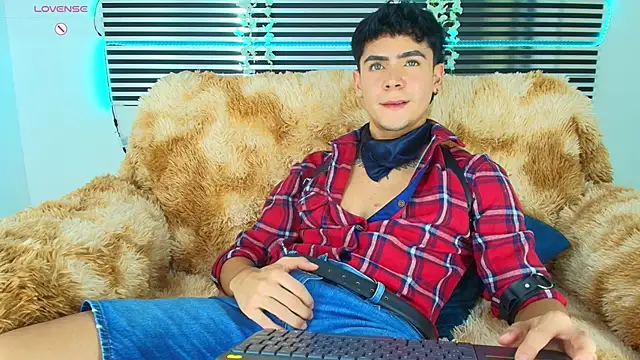 CamiiGuzmanX online show from May 4, 2026, 7:50 pm