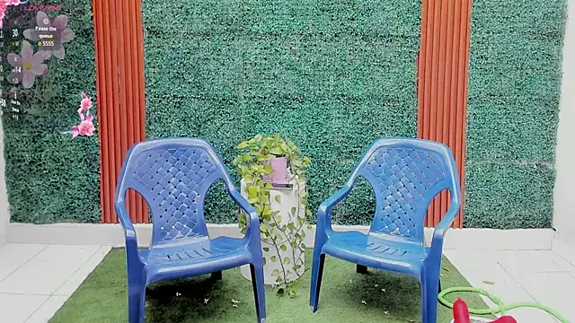 Snapshot of larakrouf chatting on September 13, 2025, 8:42 pm larakrouf online show from September 13, 2025, 8:42 pm
