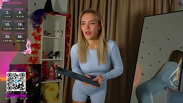 Snapshot of HoneyJohansson chatting on November 13, 2025, 6:17 am HoneyJohansson online show from November 13, 2025, 6:17 am