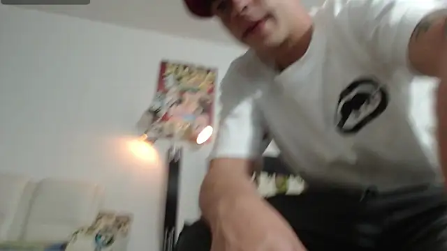 Snapshot of Thomasjons_ chatting on May 31, 2026, 4:51 am Thomasjons online show from May 31, 2026, 4:51 am