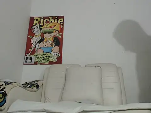 Thomasjons  online show from October 28, 2025, 3:07 am