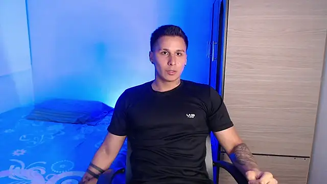 valentinosex1 online show from January 6, 2026, 11:31 pm