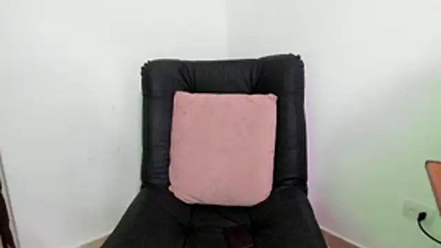 axel davis  online show from December 16, 2025, 12:20 pm